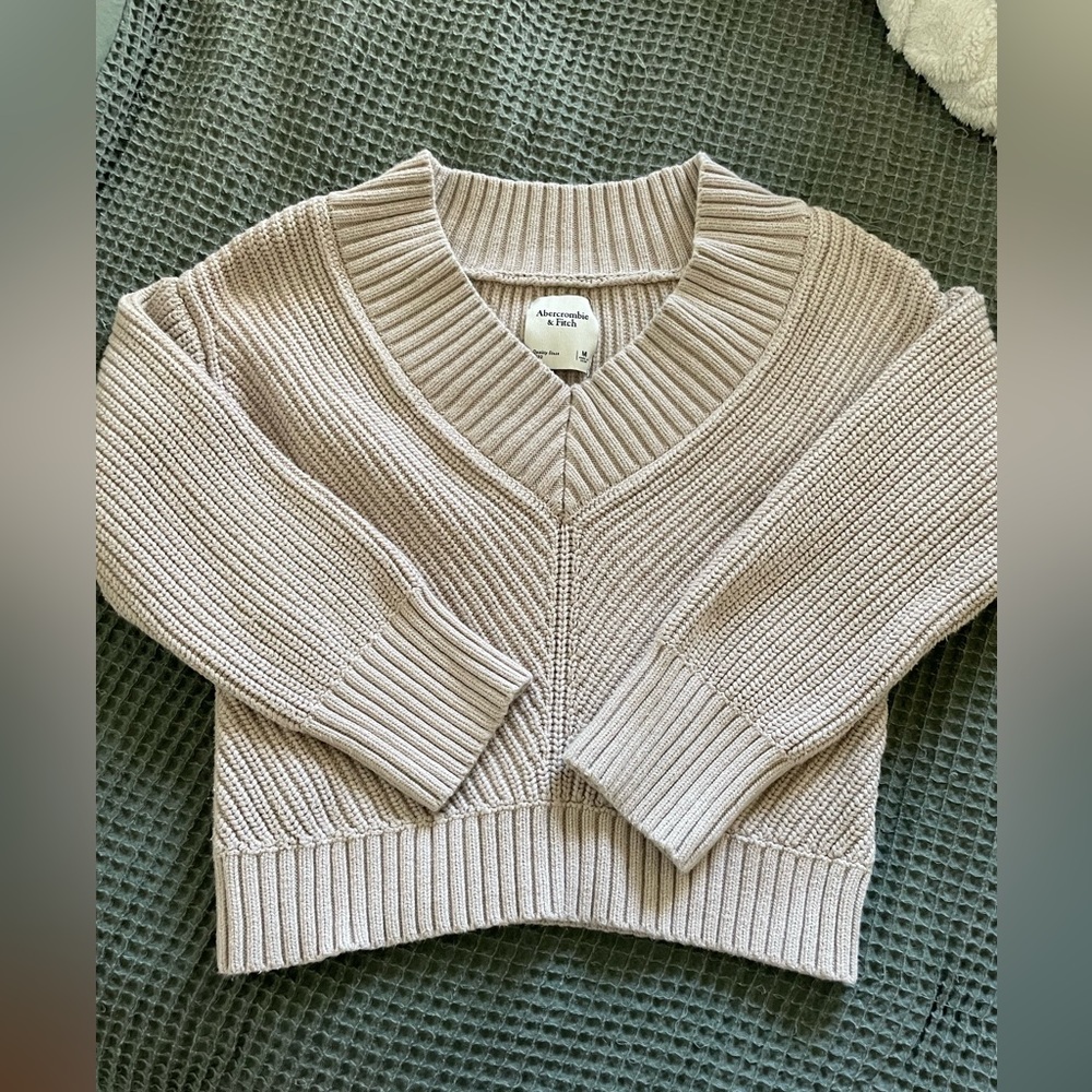 Abercrombie and Fitch V-Neck retro style sweater in size Medium.